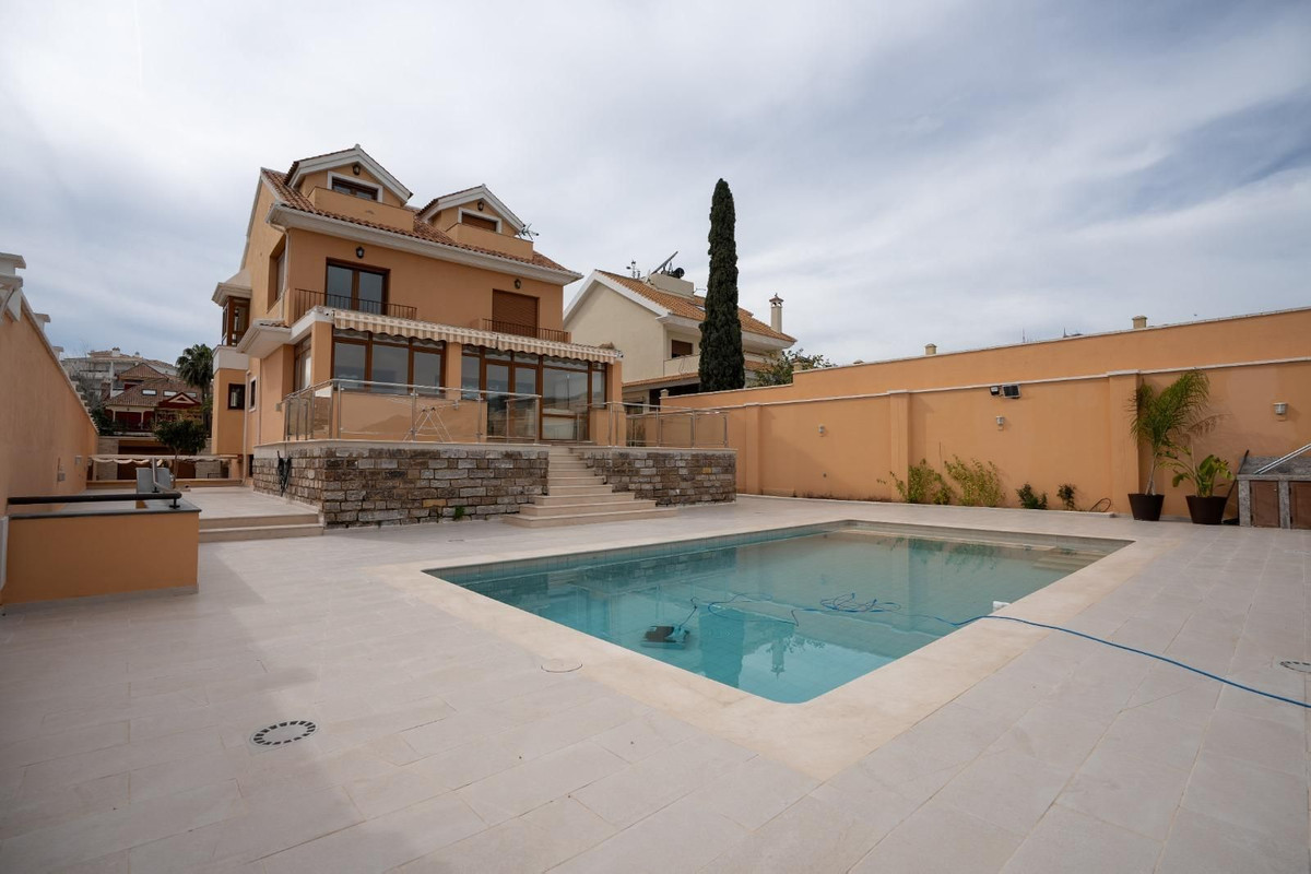 5 Bed Townhouse for sale in Benalmadena Costa Costa Del Sol, Málaga, Spain