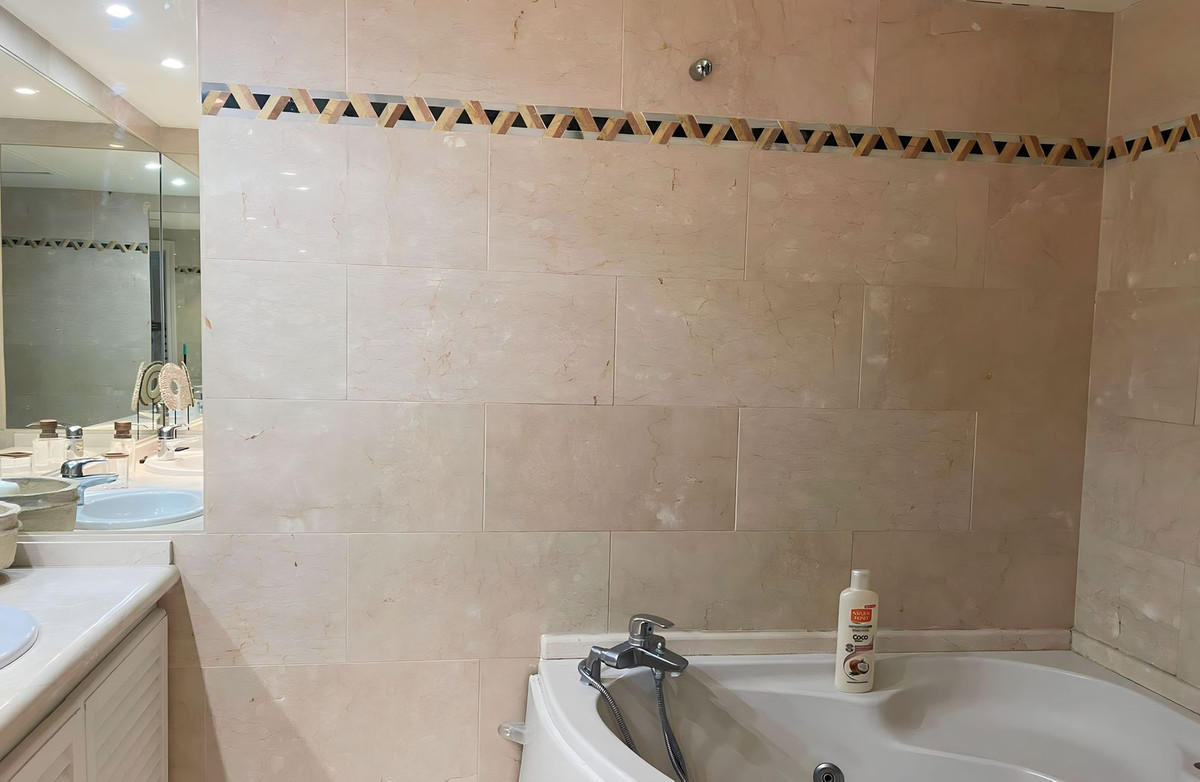 2 Bed Apartment for sale in Nueva Andalucía Costa Del Sol, Málaga, Spain