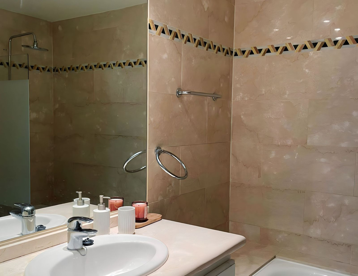 2 Bed Apartment for sale in Nueva Andalucía Costa Del Sol, Málaga, Spain