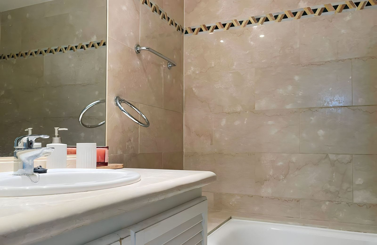 2 Bed Apartment for sale in Nueva Andalucía Costa Del Sol, Málaga, Spain