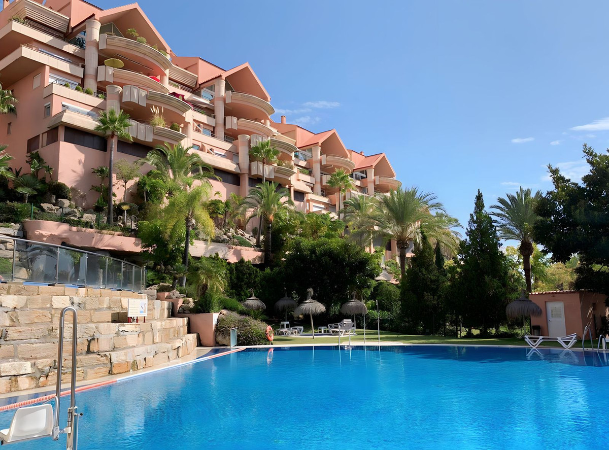 2 Bed Apartment for sale in Nueva Andalucía Costa Del Sol, Málaga, Spain