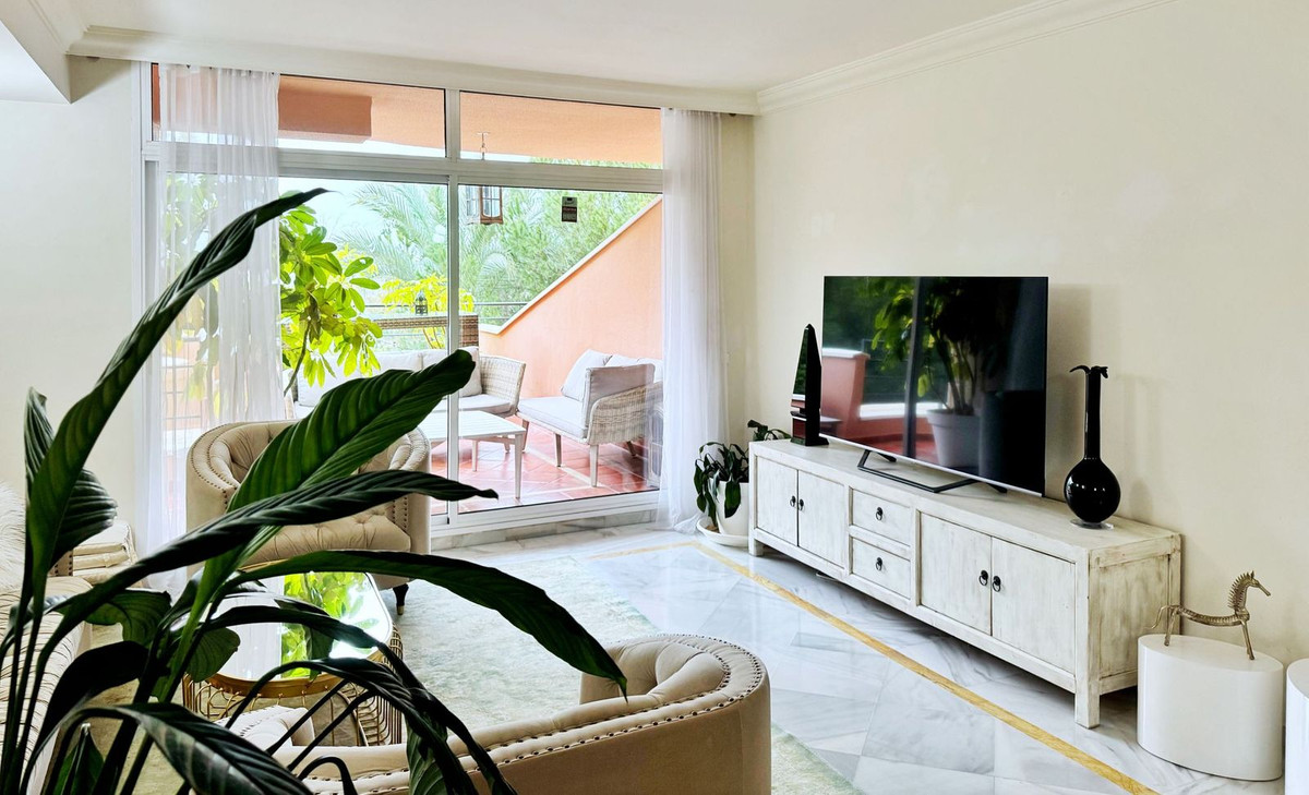2 Bed Apartment for sale in Nueva Andalucía Costa Del Sol, Málaga, Spain