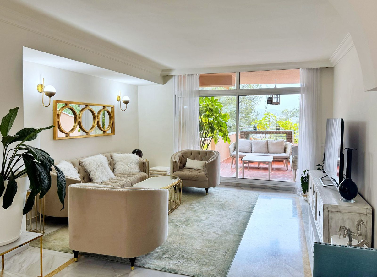 2 Bed Apartment for sale in Nueva Andalucía Costa Del Sol, Málaga, Spain