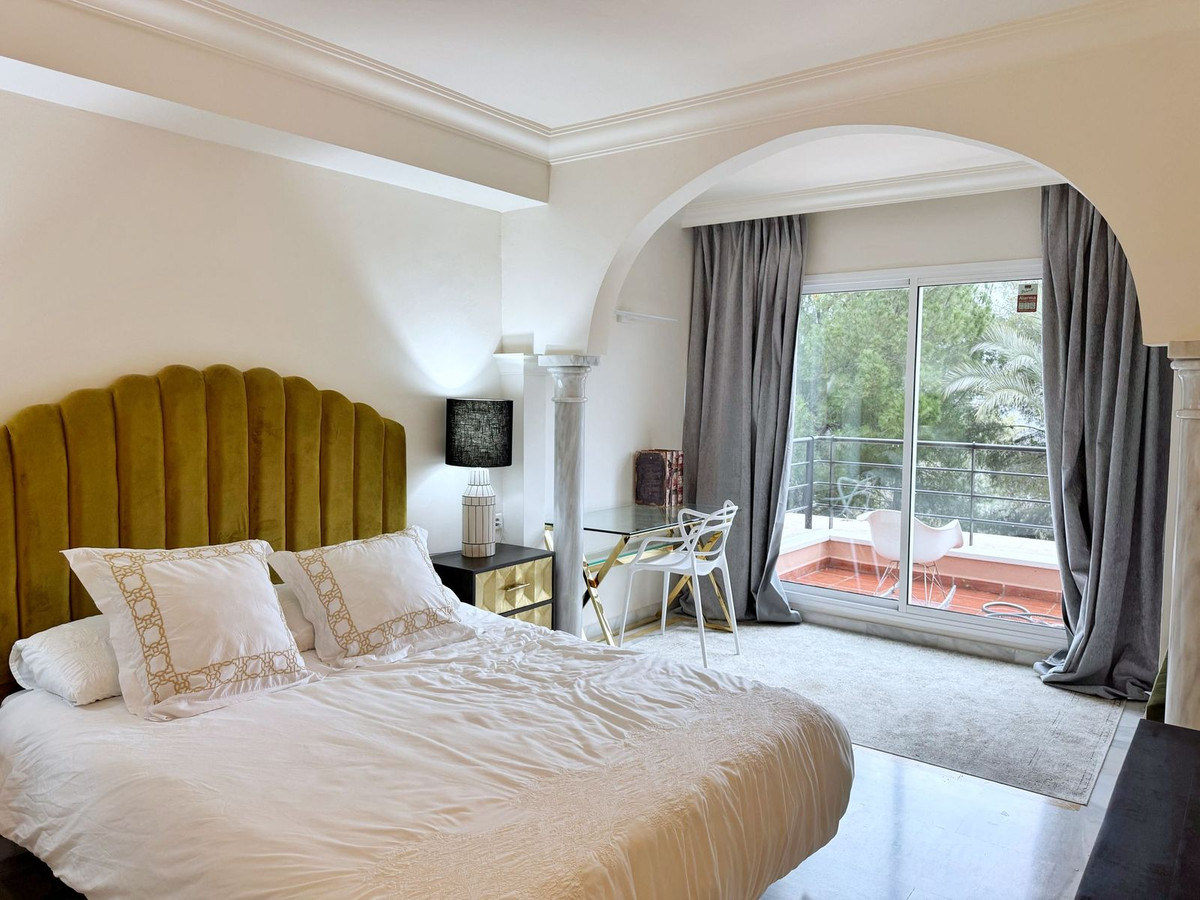2 Bed Apartment for sale in Nueva Andalucía Costa Del Sol, Málaga, Spain
