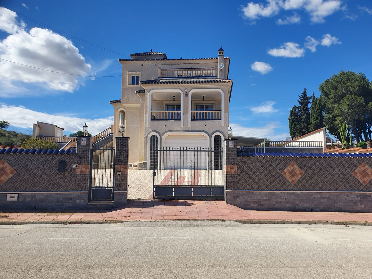 4 Bed Townhouse for sale in Algorfa Costa Blanca, Alicante, Spain