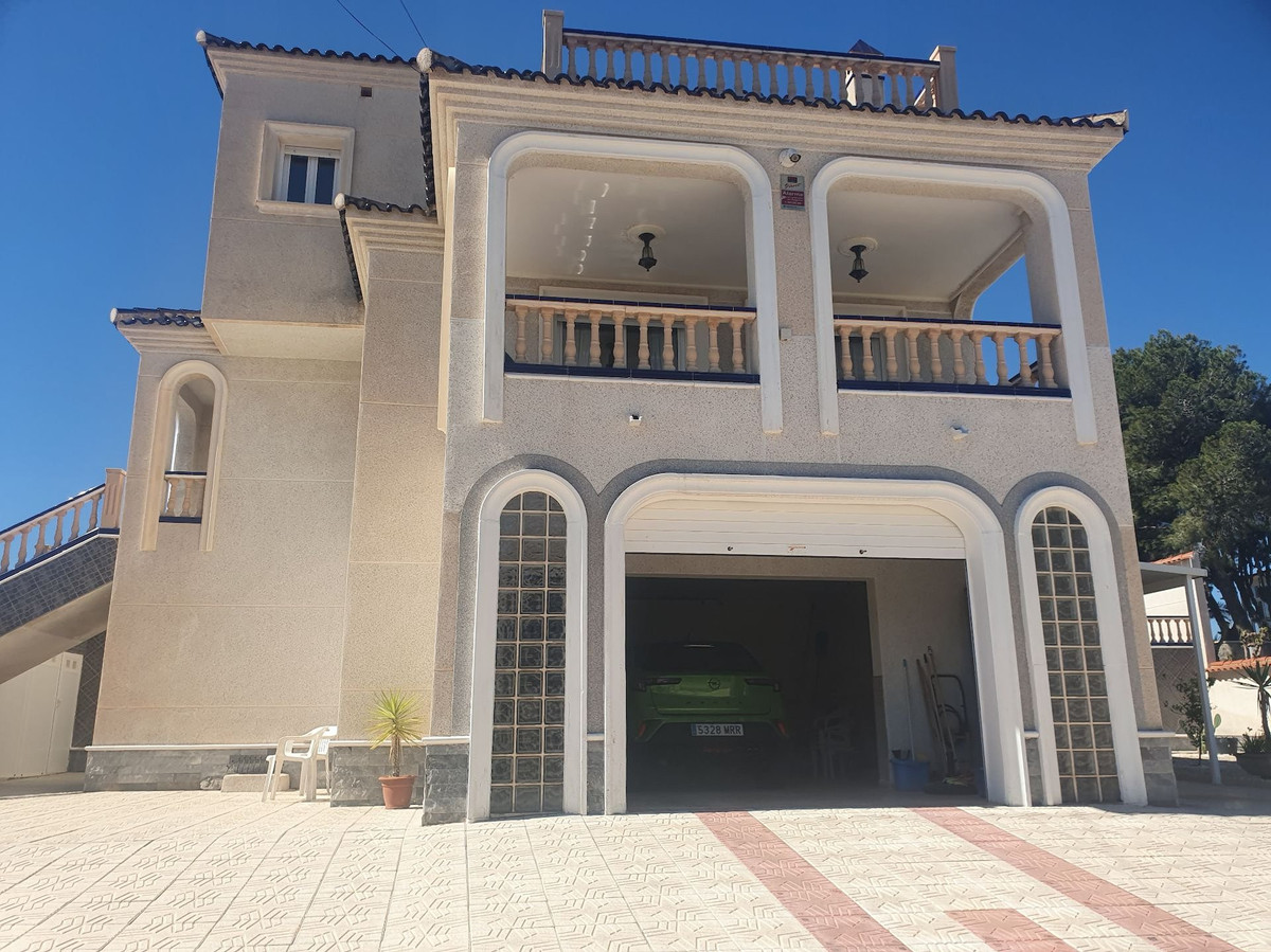 4 Bed Townhouse for sale in Algorfa Costa Blanca, Alicante, Spain