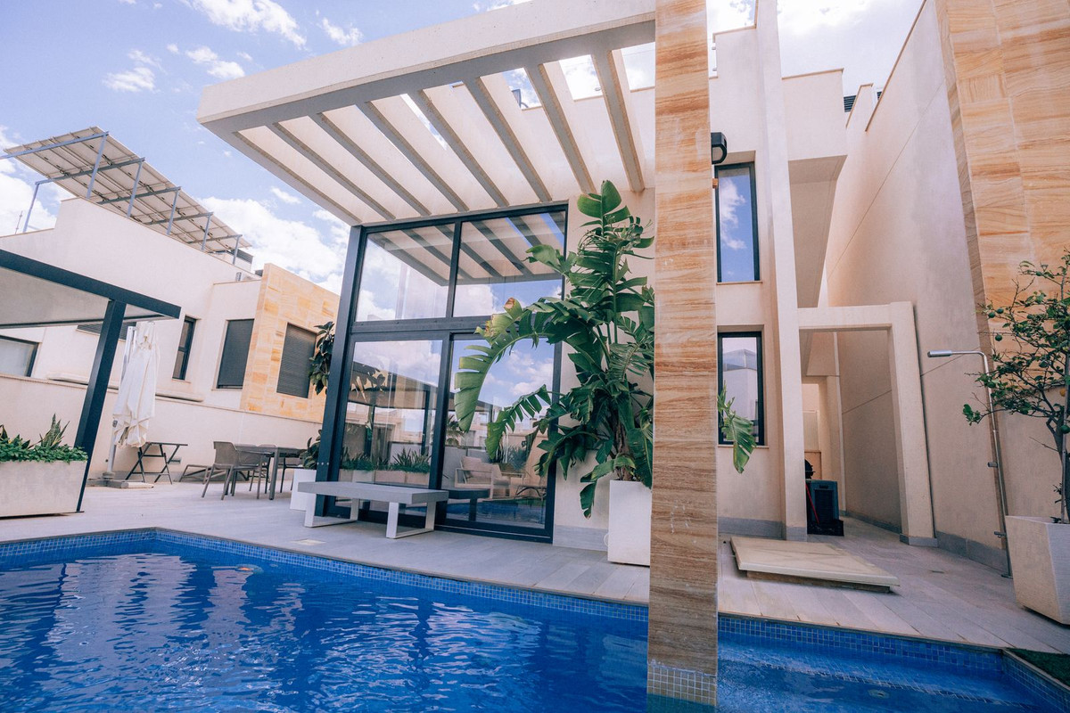 Se vende Villa - Chalet de 3 dormitorios en Costa Blanca, Alicante, España