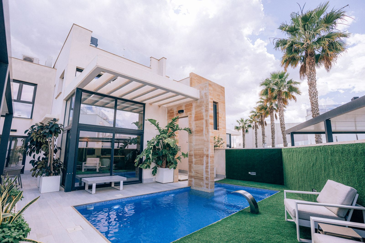 Se vende Villa - Chalet de 3 dormitorios en Costa Blanca, Alicante, España