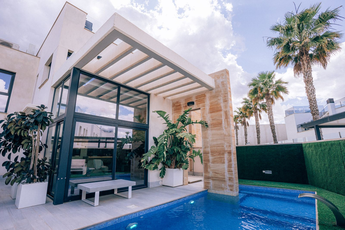Se vende Villa - Chalet de 3 dormitorios en Costa Blanca, Alicante, España