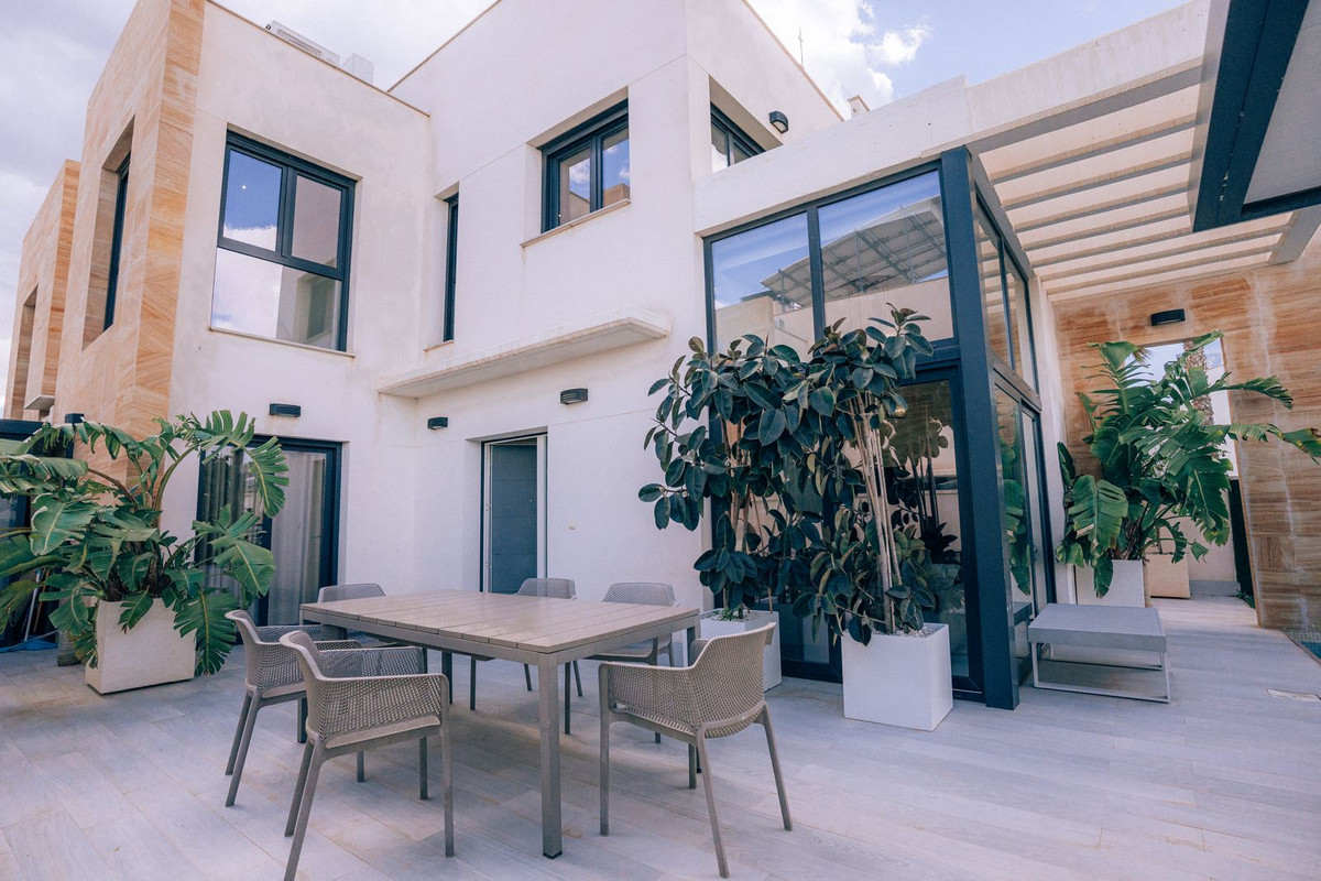Se vende Villa - Chalet de 3 dormitorios en Costa Blanca, Alicante, España