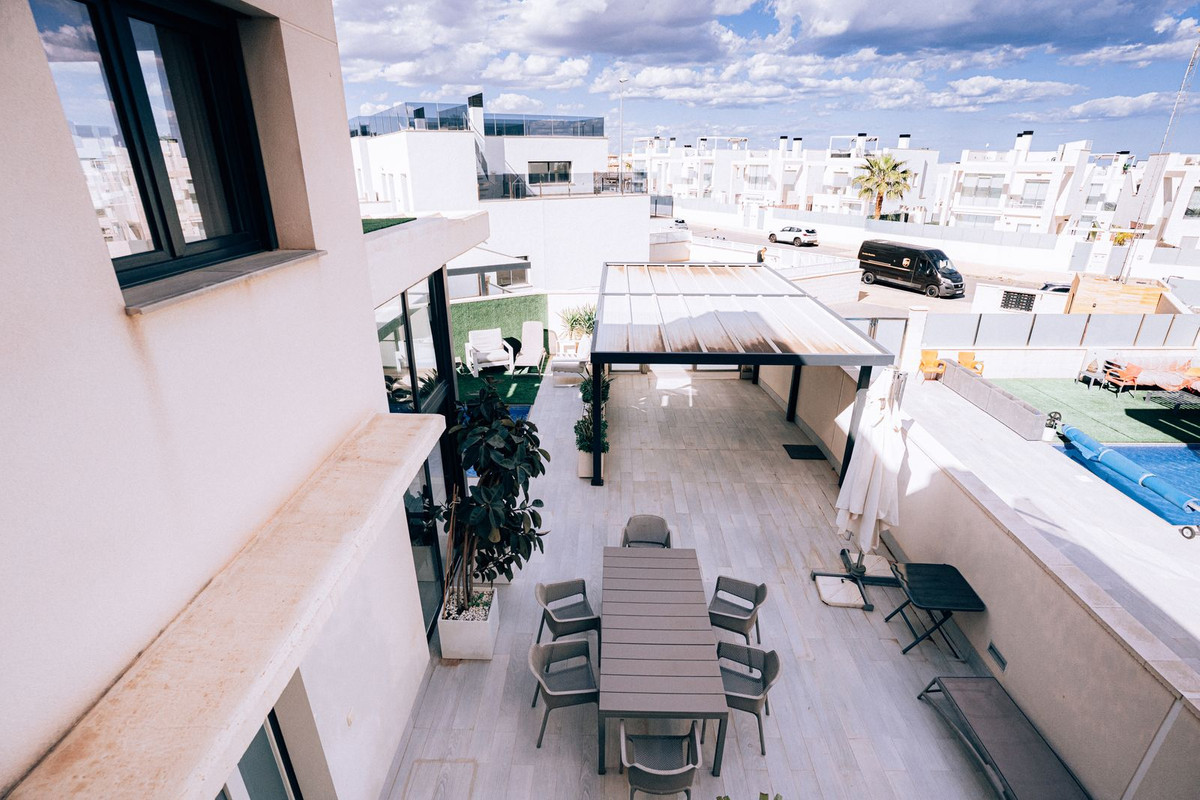 Se vende Villa - Chalet de 3 dormitorios en Costa Blanca, Alicante, España