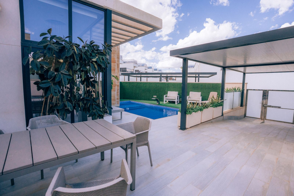 Se vende Villa - Chalet de 3 dormitorios en Costa Blanca, Alicante, España