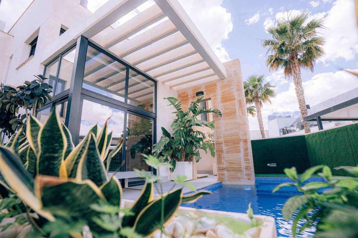 Se vende Villa - Chalet de 3 dormitorios en Costa Blanca, Alicante, España
