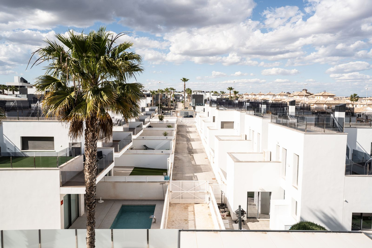 Se vende Villa - Chalet de 3 dormitorios en Costa Blanca, Alicante, España