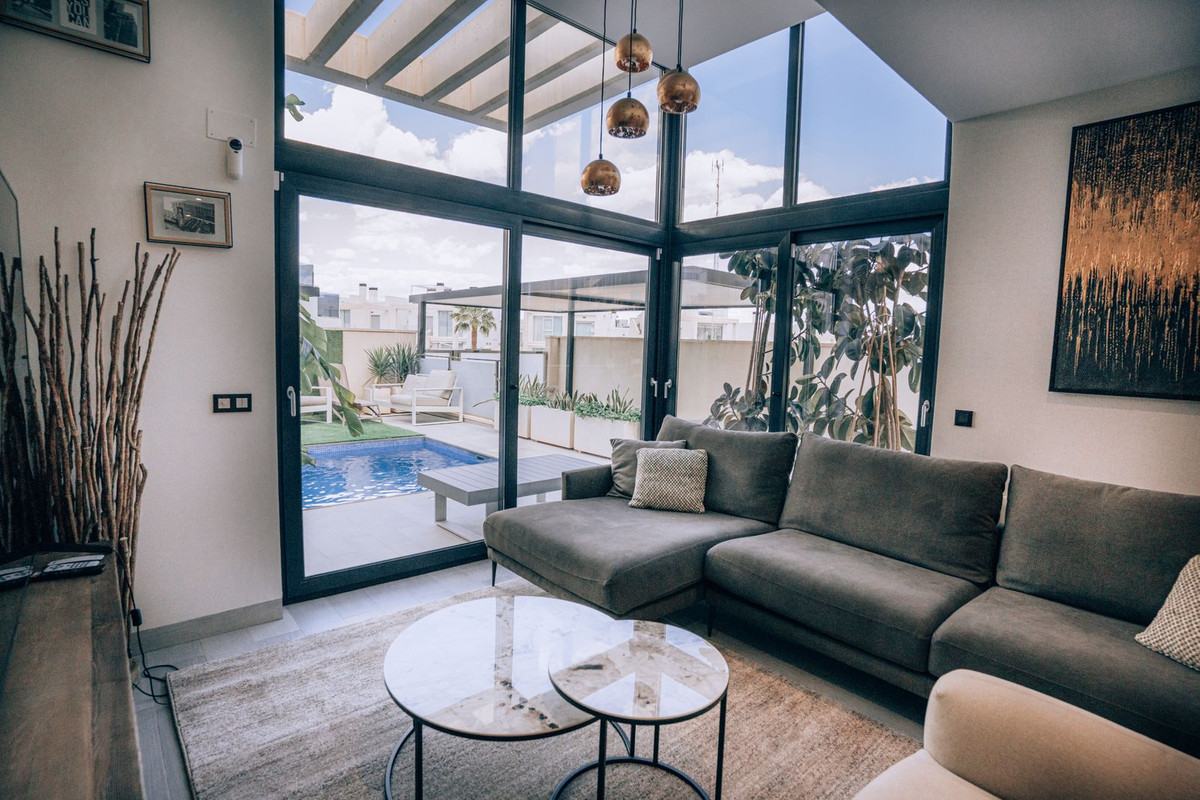 Se vende Villa - Chalet de 3 dormitorios en Costa Blanca, Alicante, España