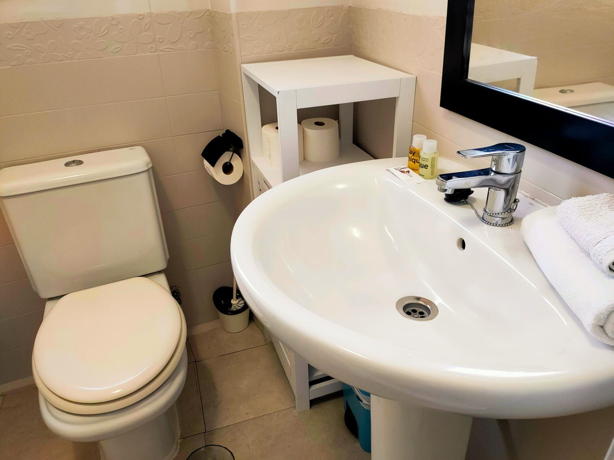 2 Bed Apartment for sale in Fuengirola Costa Del Sol, Málaga, Spain