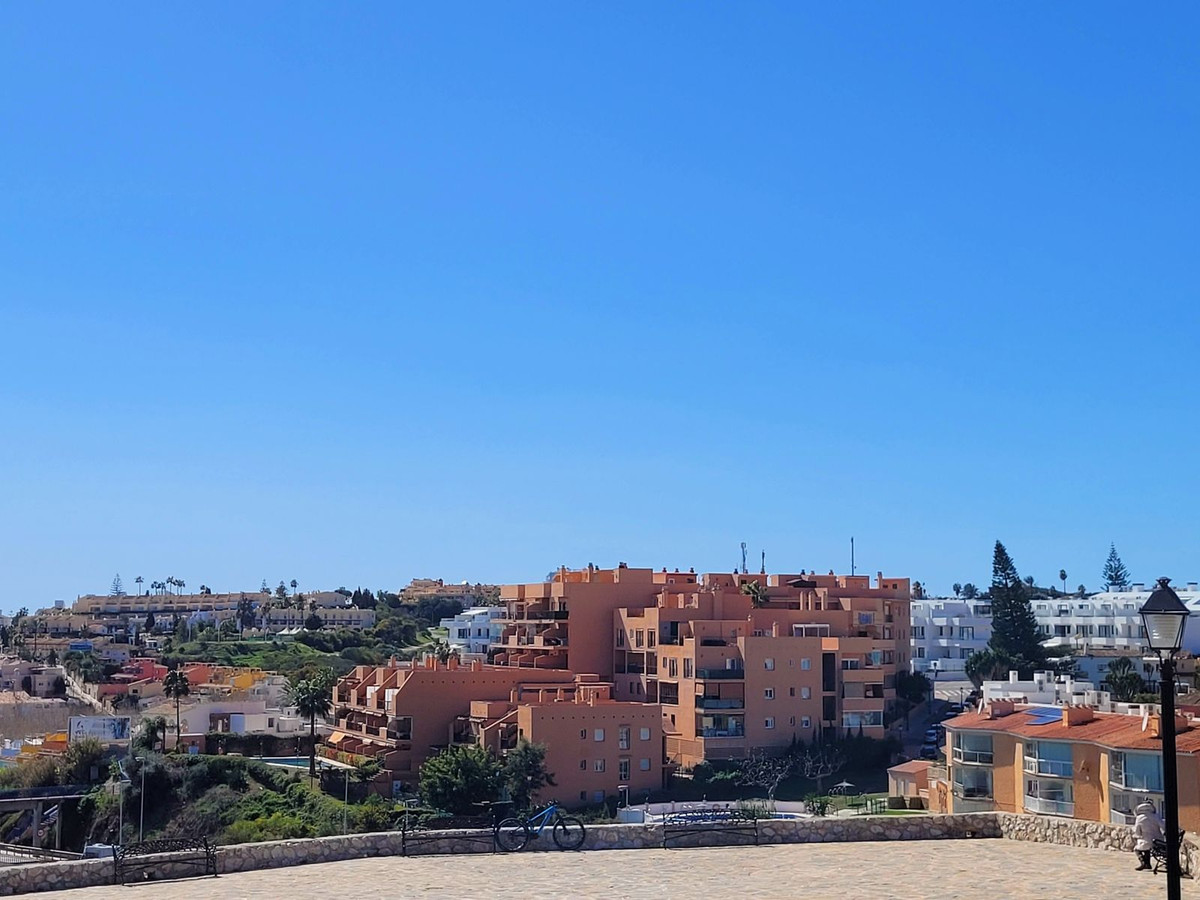 2 Bed Apartment for sale in Fuengirola Costa Del Sol, Málaga, Spain