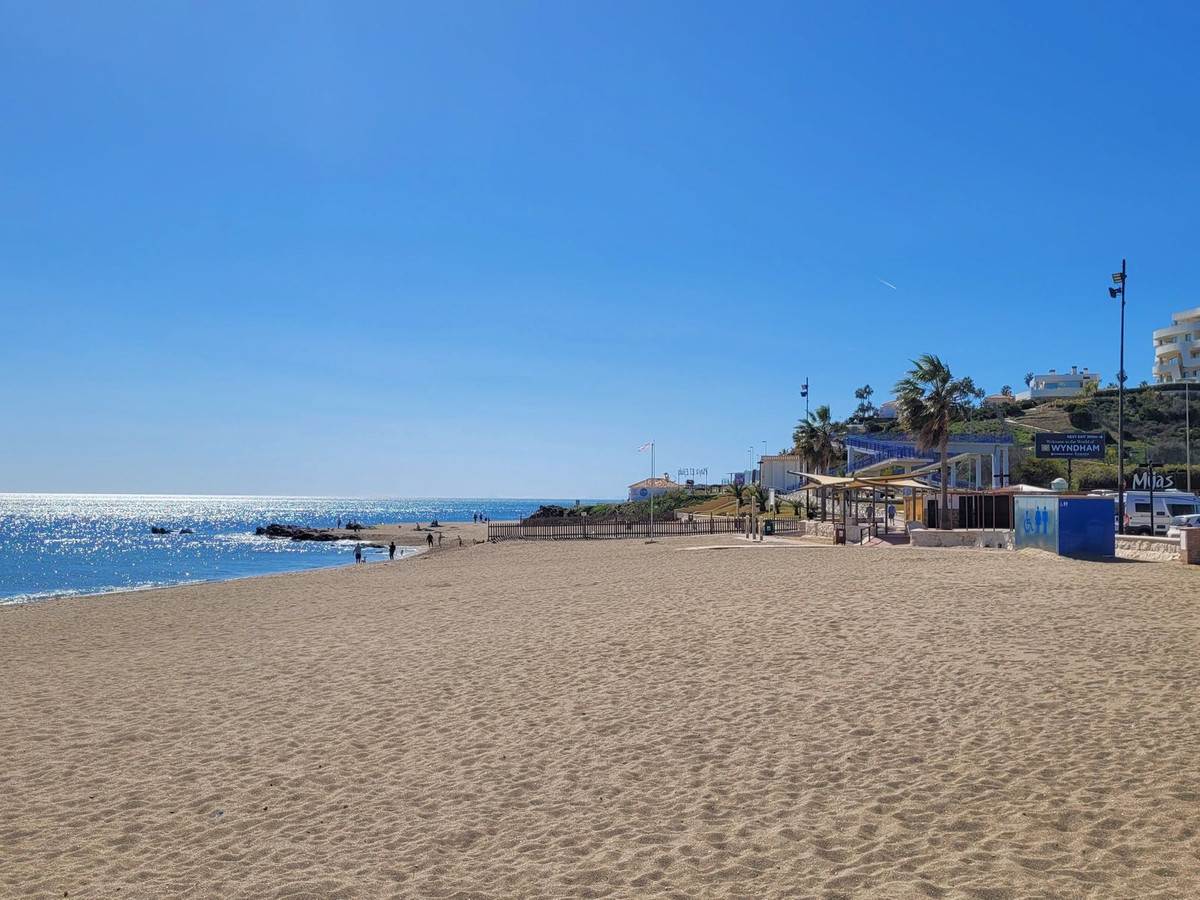 2 Bed Apartment for sale in Fuengirola Costa Del Sol, Málaga, Spain