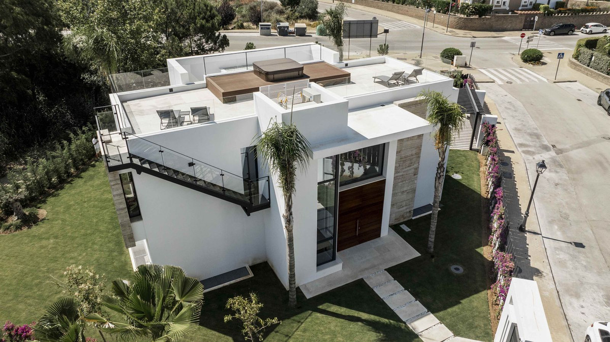 4 Bed Townhouse for sale in New Golden Mile Costa Del Sol, Málaga, Spain