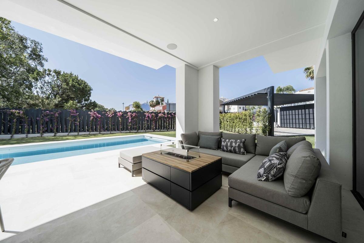 4 Bed Townhouse for sale in New Golden Mile Costa Del Sol, Málaga, Spain