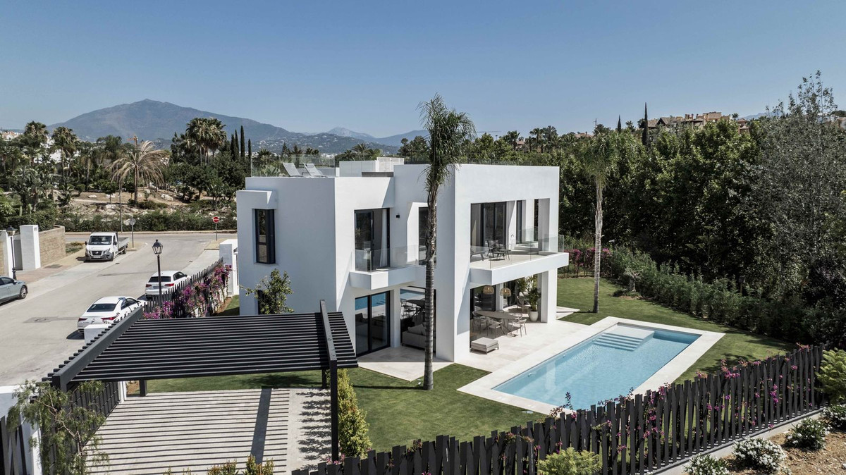 4 Bed Townhouse for sale in New Golden Mile Costa Del Sol, Málaga, Spain