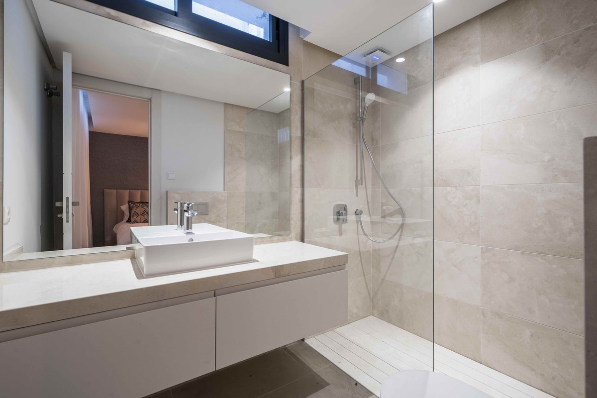 4 Bed Townhouse for sale in New Golden Mile Costa Del Sol, Málaga, Spain