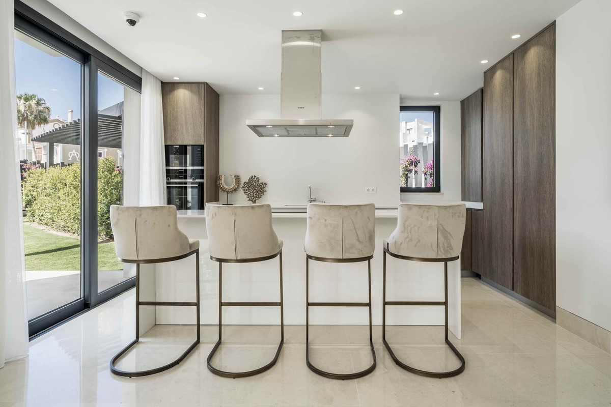 4 Bed Townhouse for sale in New Golden Mile Costa Del Sol, Málaga, Spain