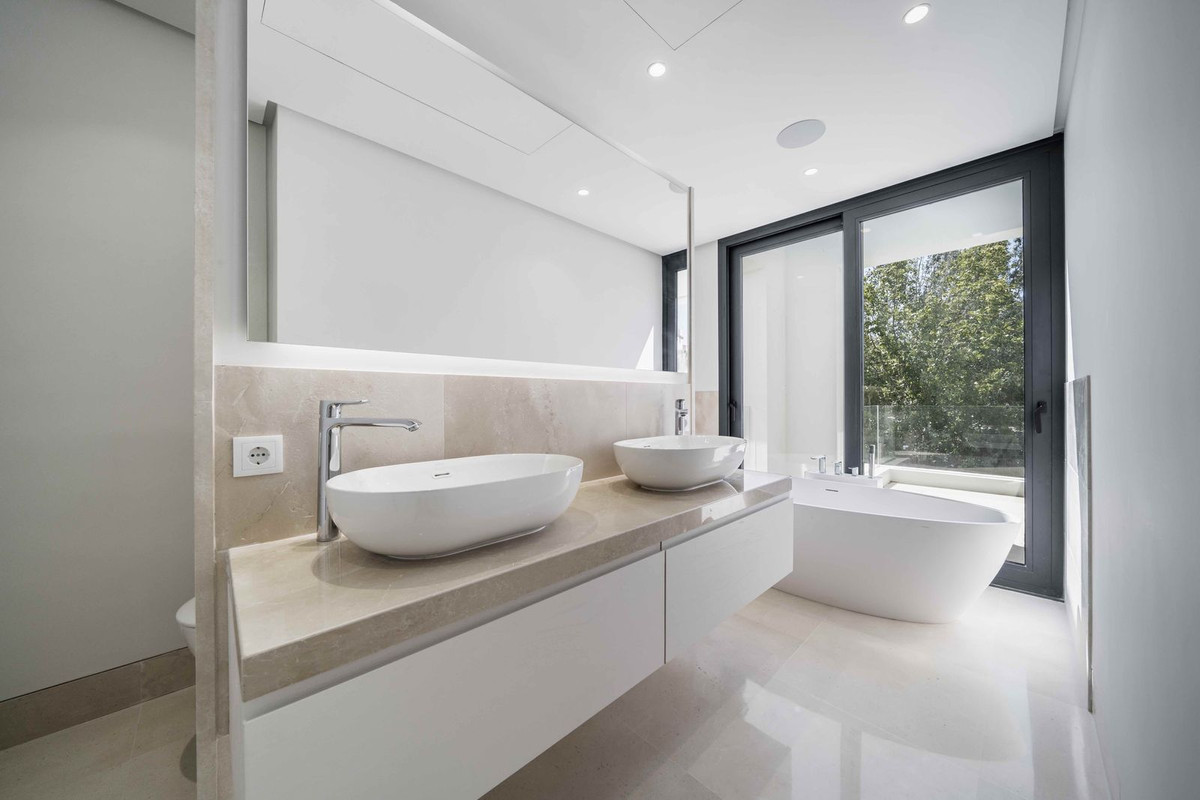 4 Bed Townhouse for sale in New Golden Mile Costa Del Sol, Málaga, Spain