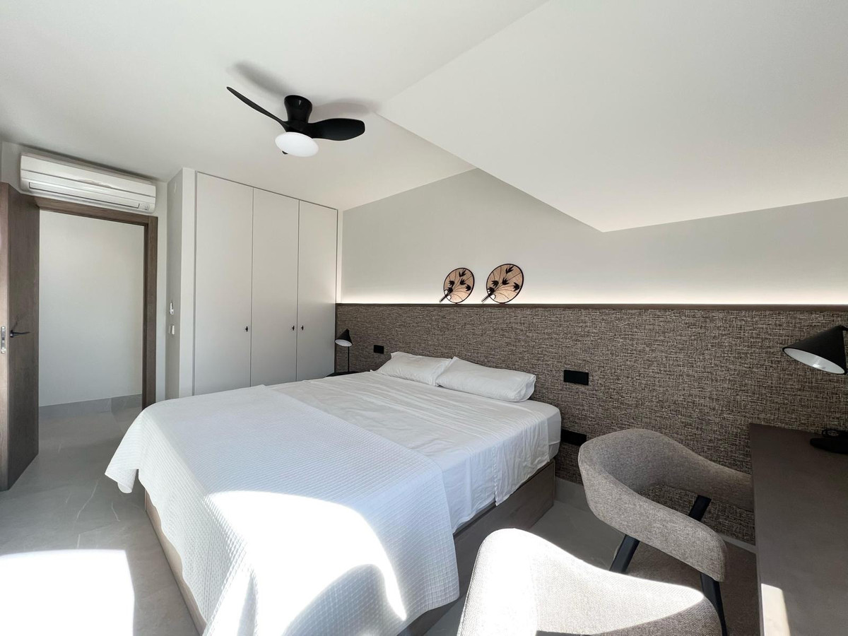4 Bed Apartment for sale in Fuengirola Costa Del Sol, Málaga, Spain