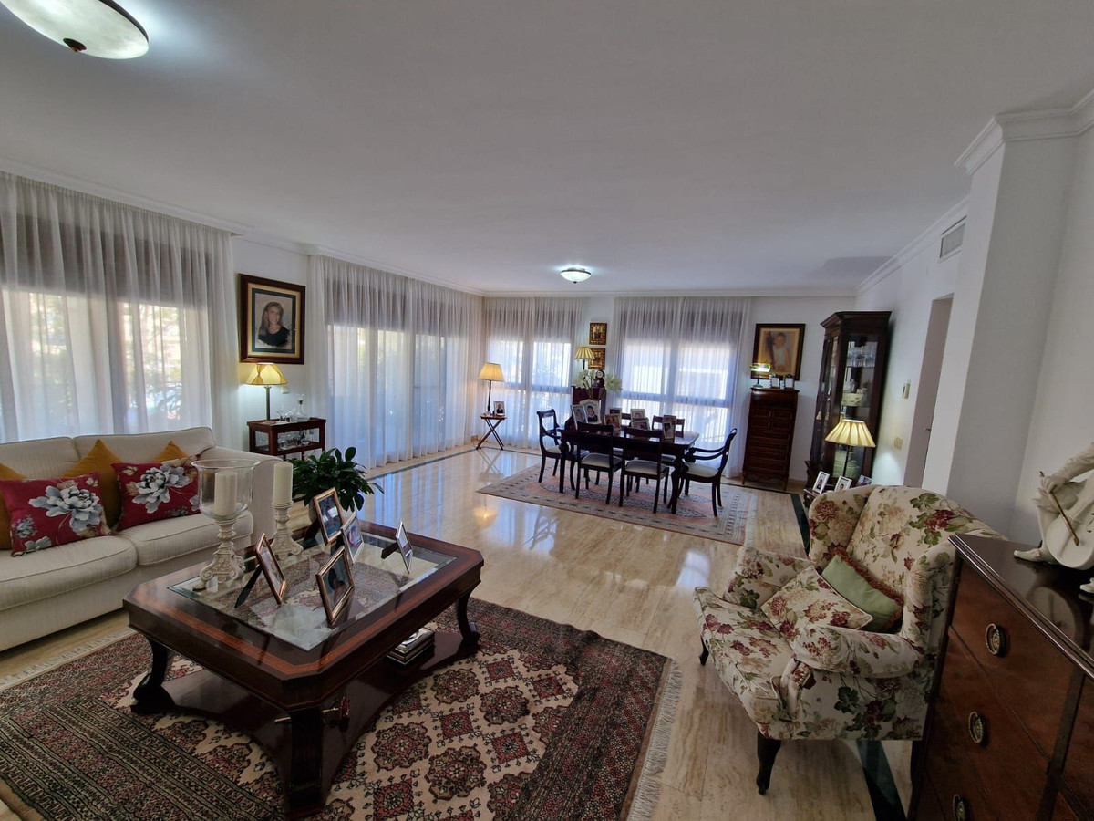 5 Bed Townhouse for sale in Marbella Costa Del Sol, Málaga, Spain