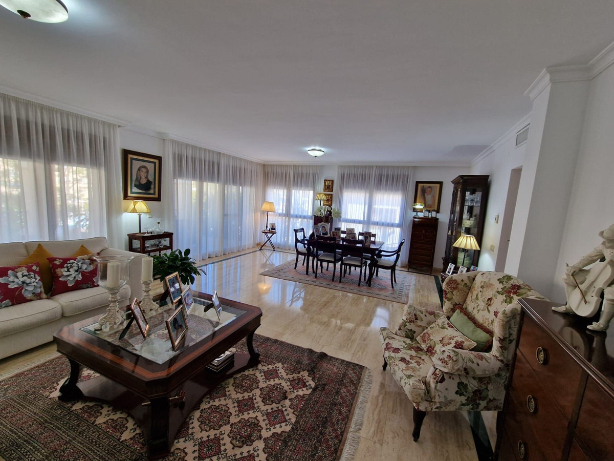 5 Bed Townhouse for sale in Marbella Costa Del Sol, Málaga, Spain