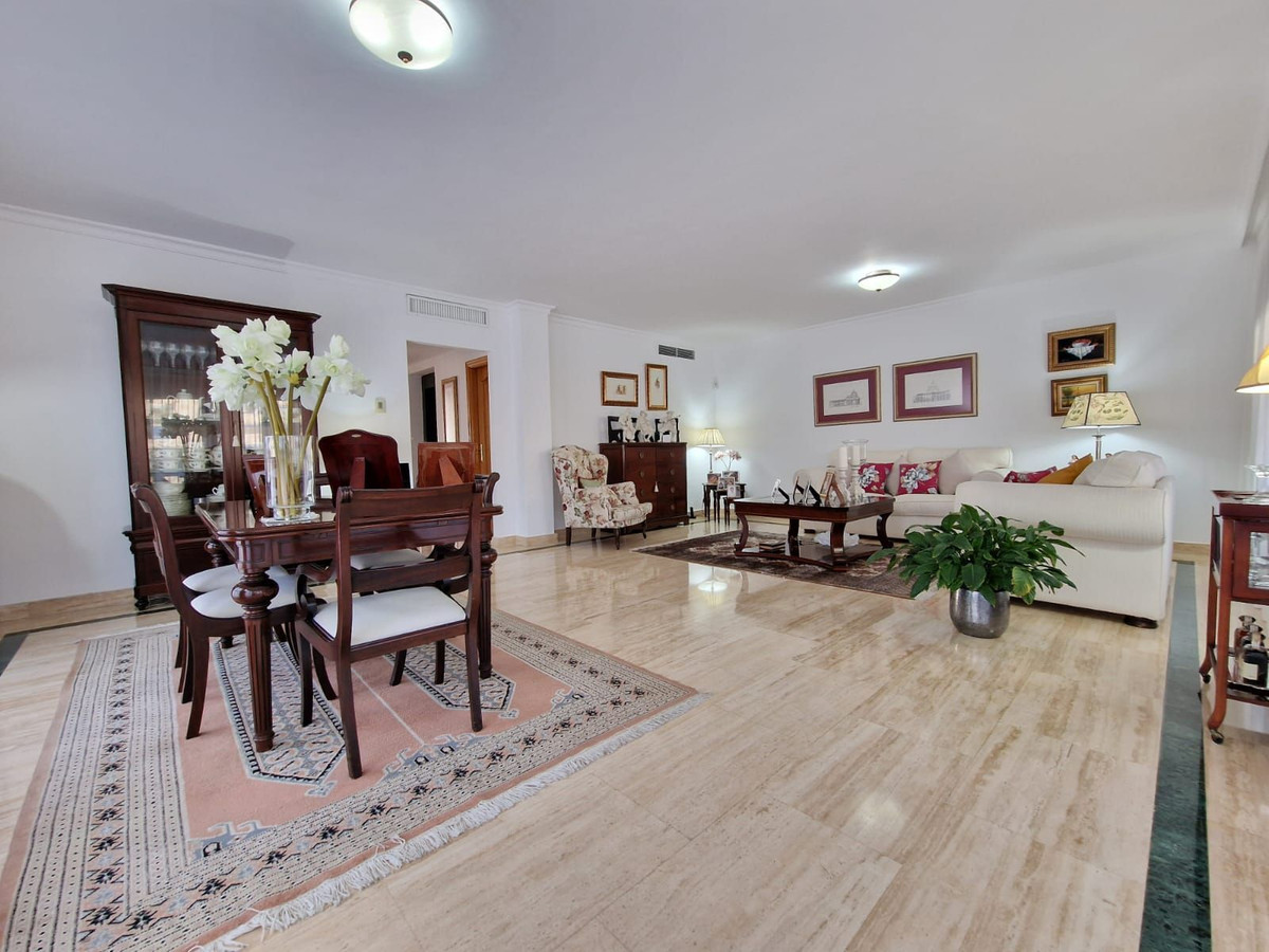 5 Bed Townhouse for sale in Marbella Costa Del Sol, Málaga, Spain