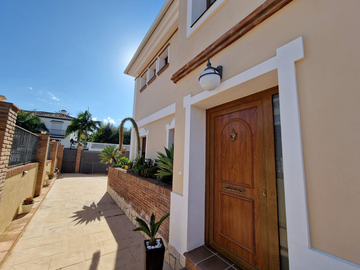 5 Bed Townhouse for sale in Marbella Costa Del Sol, Málaga, Spain