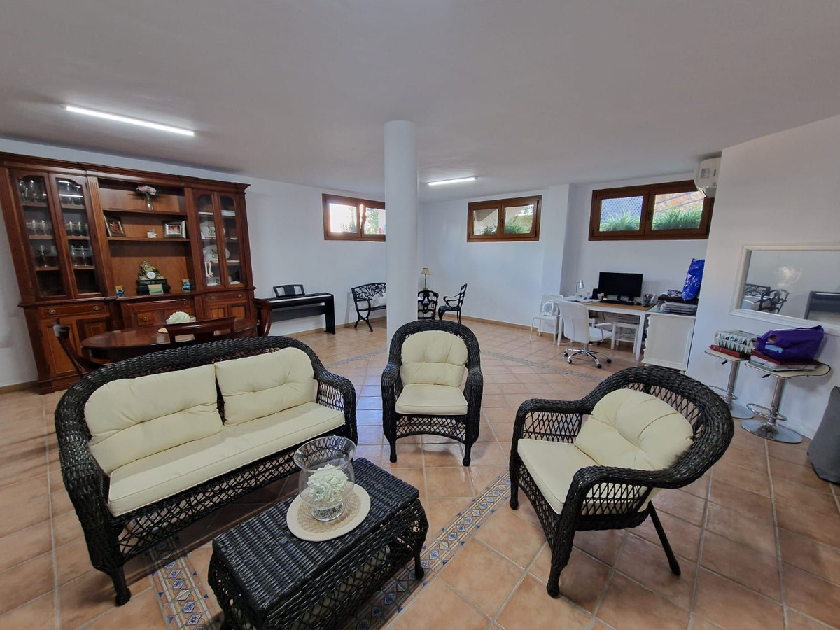 5 Bed Townhouse for sale in Marbella Costa Del Sol, Málaga, Spain
