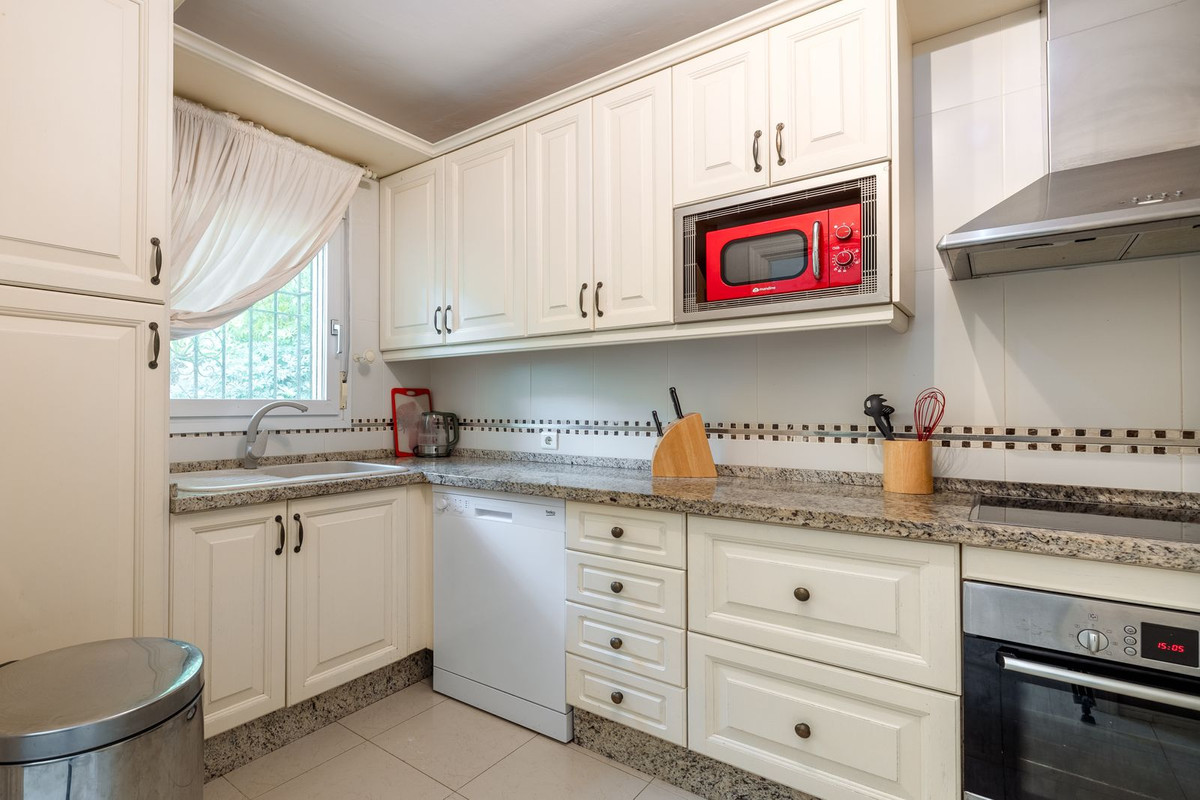 4 Bed Townhouse for sale in Estepona Costa Del Sol, Málaga, Spain