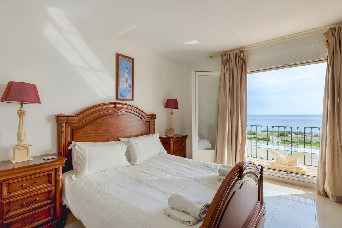 4 Bed Townhouse for sale in Estepona Costa Del Sol, Málaga, Spain