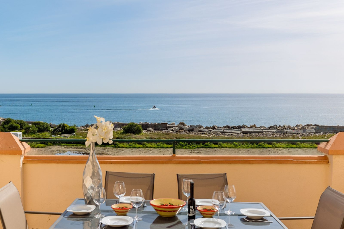 4 Bed Townhouse for sale in Estepona Costa Del Sol, Málaga, Spain