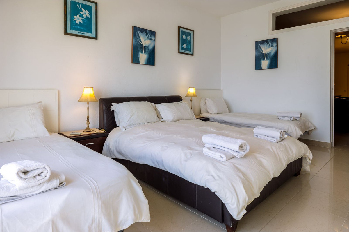 4 Bed Townhouse for sale in Estepona Costa Del Sol, Málaga, Spain