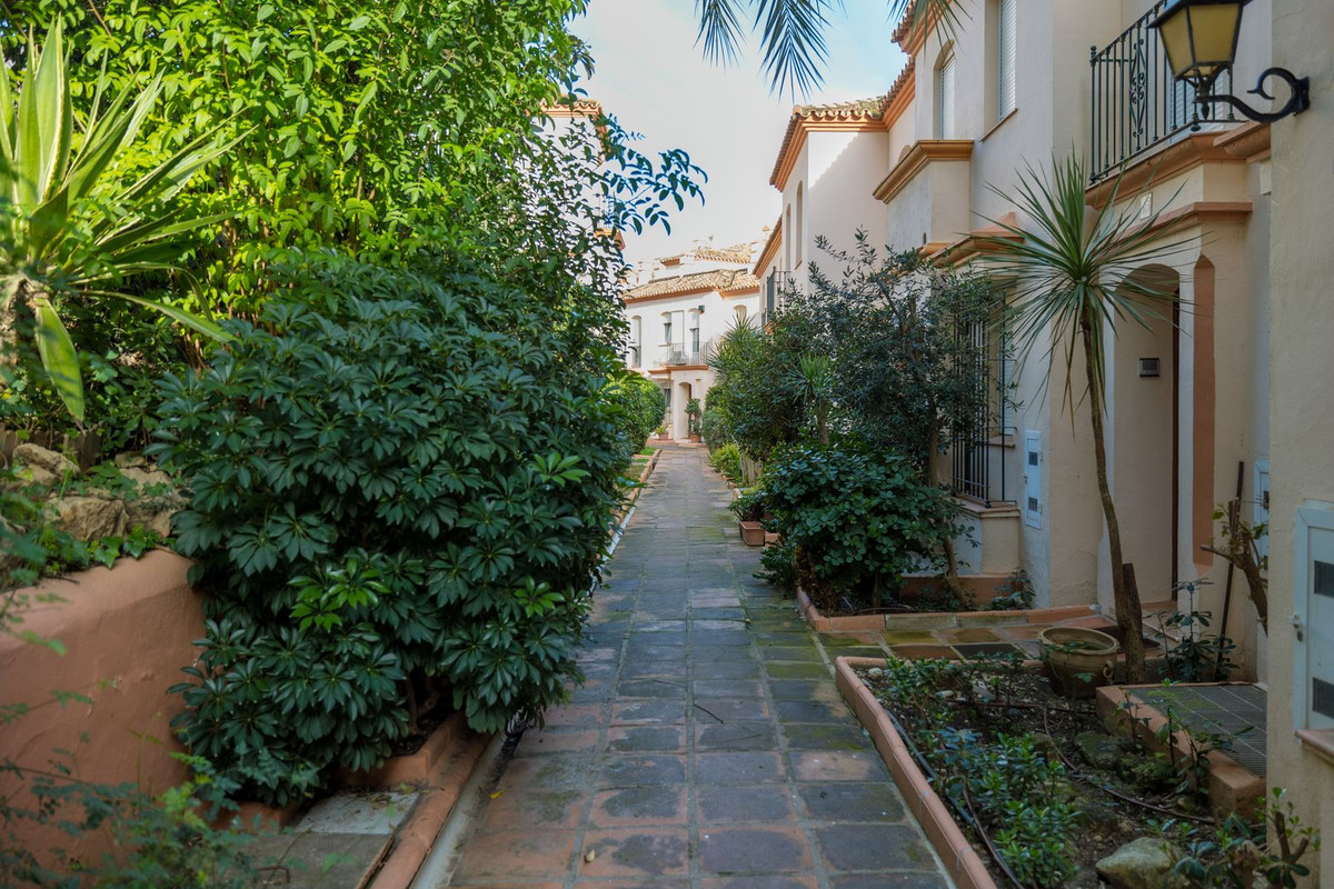 4 Bed Townhouse for sale in Estepona Costa Del Sol, Málaga, Spain