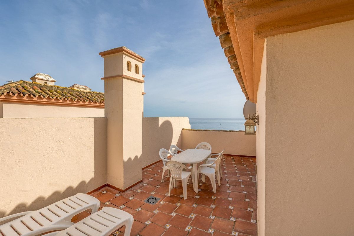 4 Bed Townhouse for sale in Estepona Costa Del Sol, Málaga, Spain