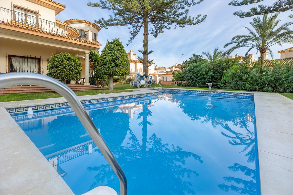 4 Bed Townhouse for sale in Estepona Costa Del Sol, Málaga, Spain