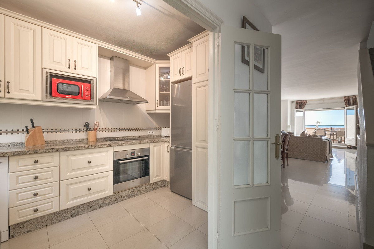 4 Bed Townhouse for sale in Estepona Costa Del Sol, Málaga, Spain
