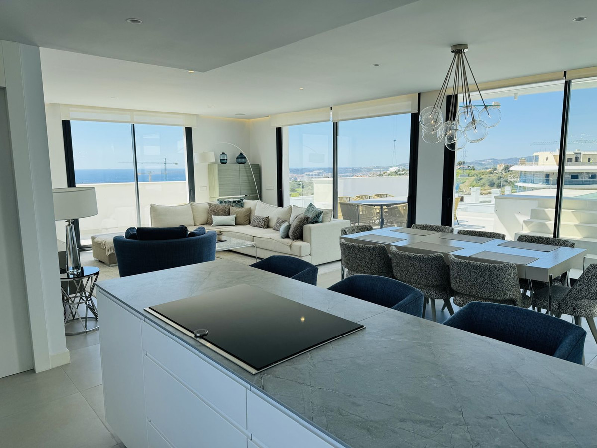 3 Bed Apartment for sale in Fuengirola Costa Del Sol, Málaga, Spain