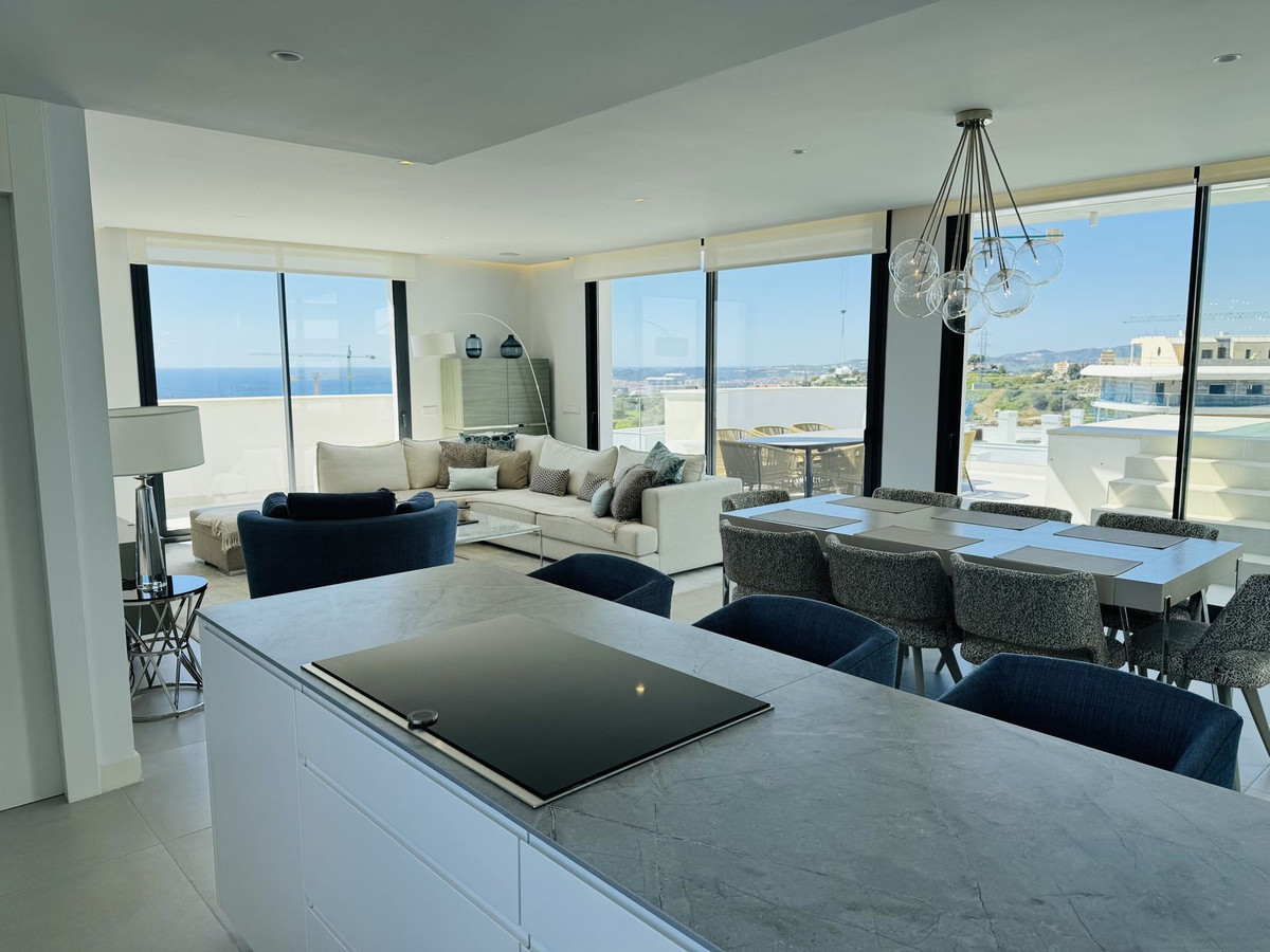 3 Bed Apartment for sale in Fuengirola Costa Del Sol, Málaga, Spain