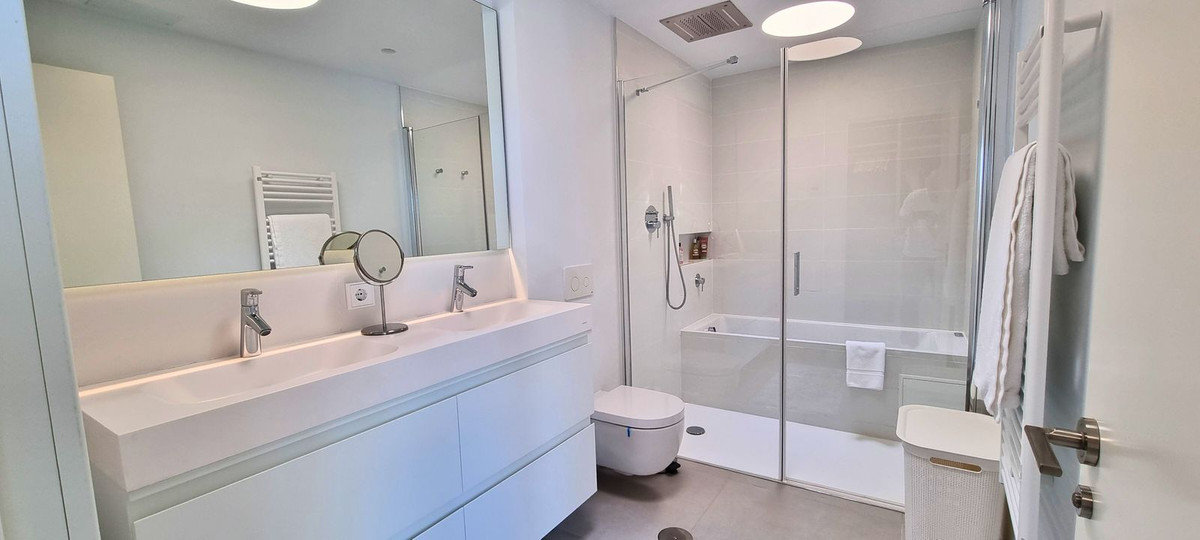 3 Bed Apartment for sale in Fuengirola Costa Del Sol, Málaga, Spain