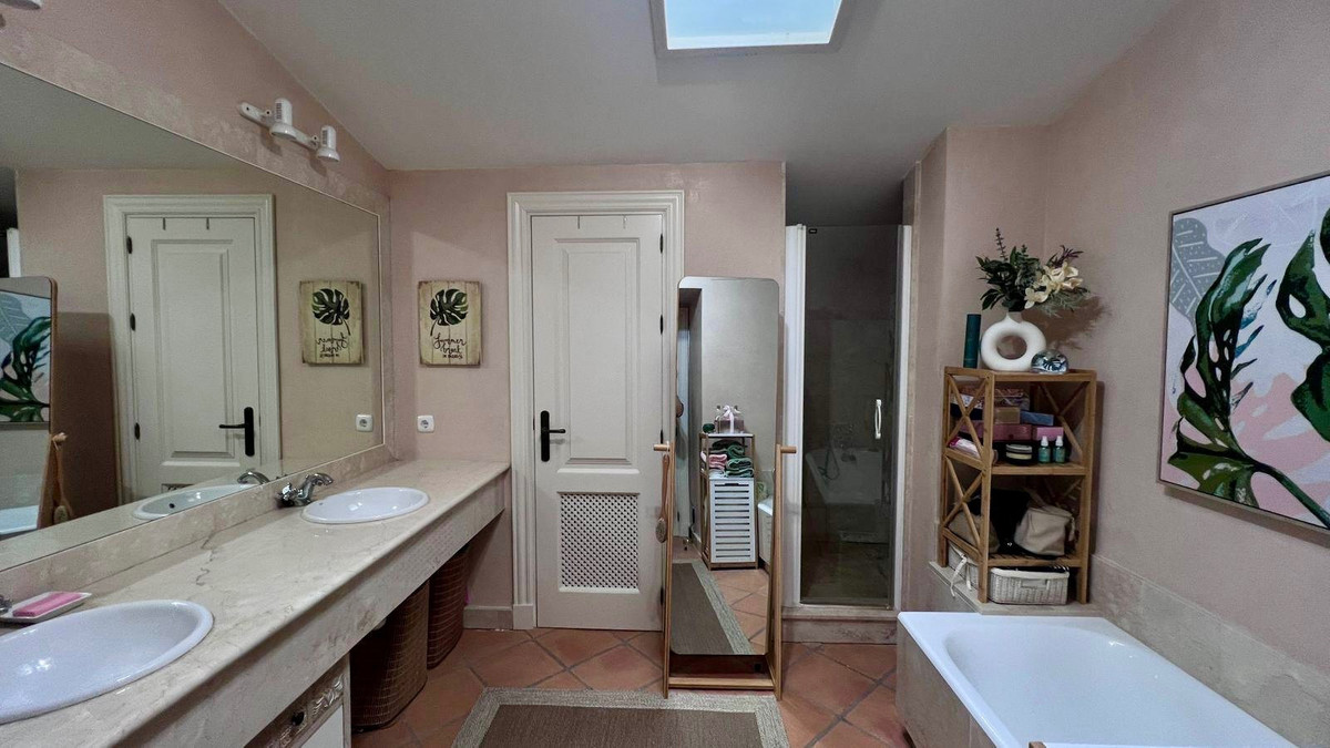 Se vende Adosada de 3 dormitorios en Costa Del Sol, Cadiz, España