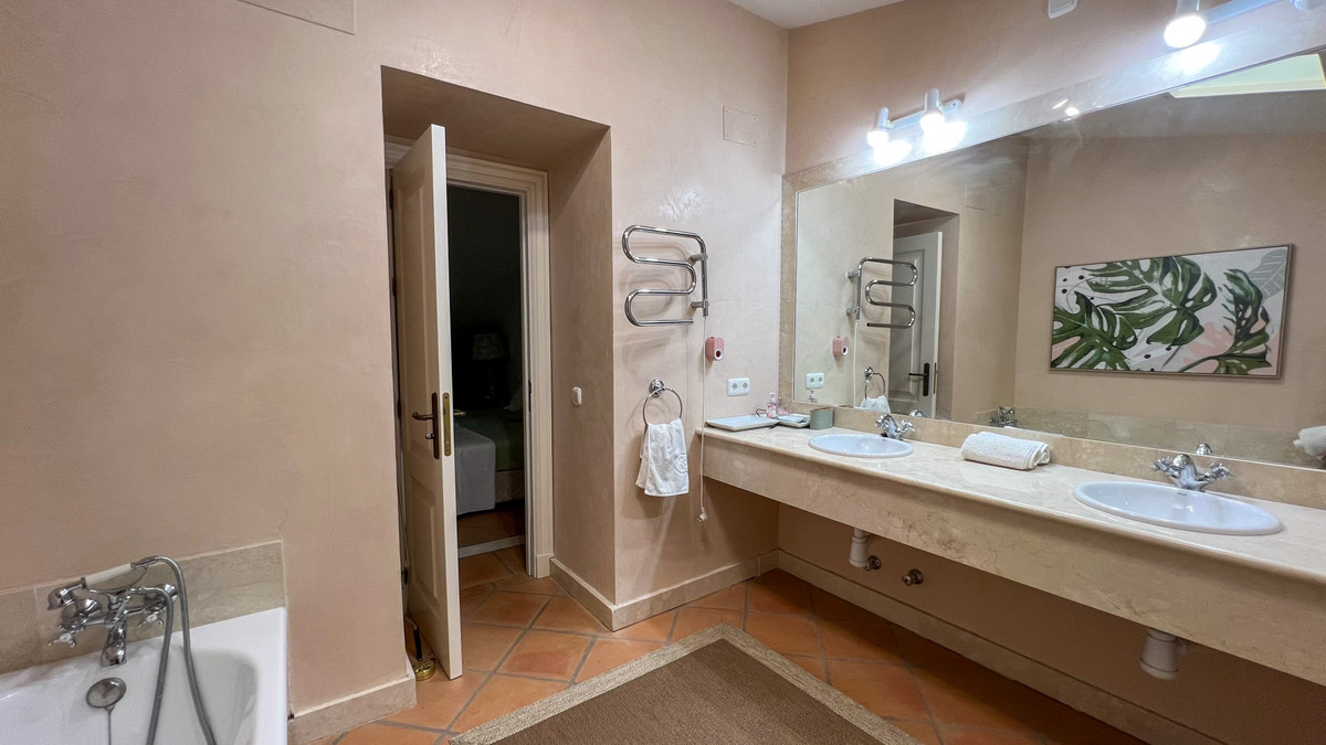 Se vende Adosada de 3 dormitorios en Costa Del Sol, Cadiz, España