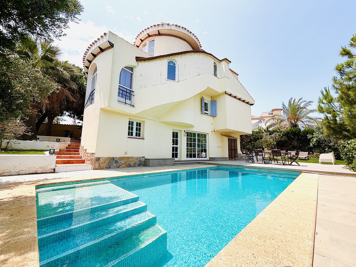 5 Bed Townhouse for sale in La Zenia Costa Blanca, Alicante, Spain