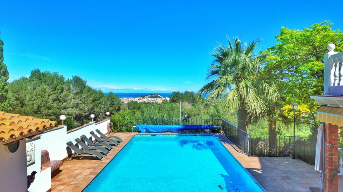 5 Bed Townhouse for sale in Denia Costa Blanca, Alicante, Spain