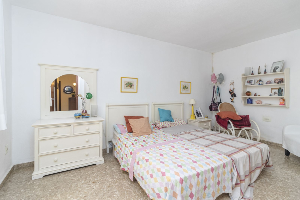Se vende Apartamento Planta Media de 5 dormitorios en Costa Del Sol, Málaga, España